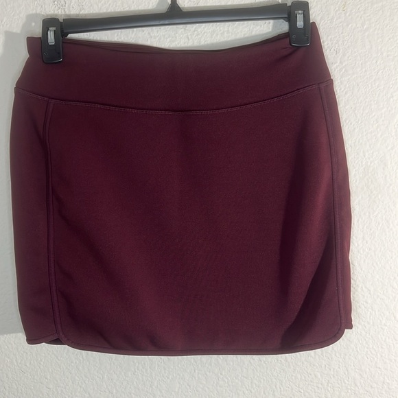 Athleta Tech Stretch Wanderer Burgundy Red Fleece Lined mini skirt Comfy - Picture 5 of 10